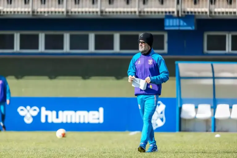 Cervera advierte de que el Tenerife sufre con rivales del estilo del Avilés