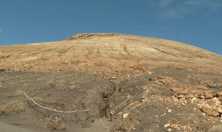 El Ayuntamiento de Tías toma medidas para proteger Las Grietas ante la presión turística