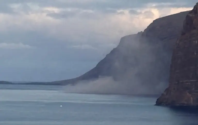 Detectan un desprendimiento en el barranco del Natero, cerca de Masca, en Tenerife, sin causar daños
