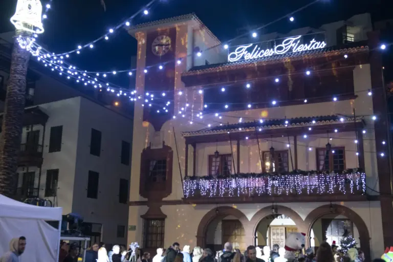 San Sebastián de La Gomera enciende su tradicional alumbrado navideño