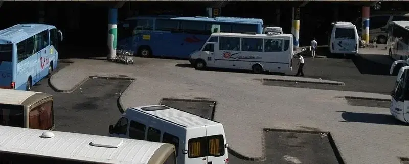 Agencias de viaje y turoperadores rechazan la tasa de AENA a guaguas en aeropuertos canarios