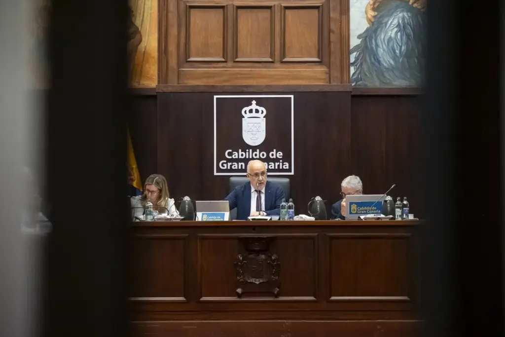 Antonio Morales durante un pleno del Cabildo de Gran Canaria