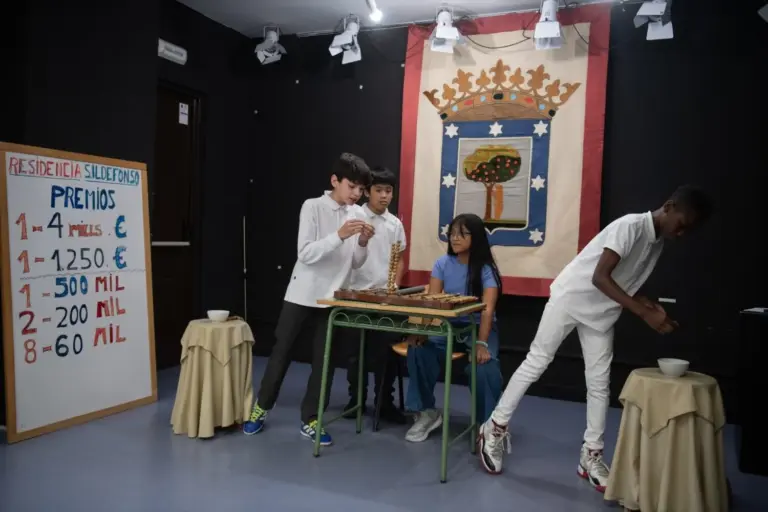 Los niños de San Ildefonso ensayan para cantar El Gordo