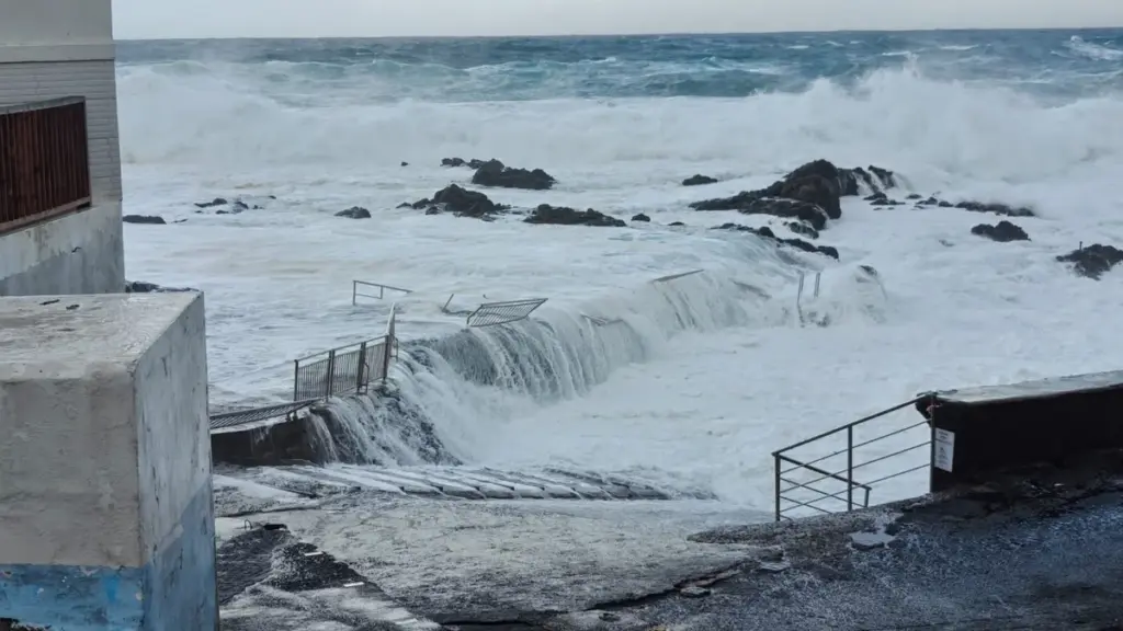 Imagen de los efectos de la borrasca 'Emilia' este sábado en el litoral de La Laguna, Tenerife / Ayuntamiento de La Laguna 
