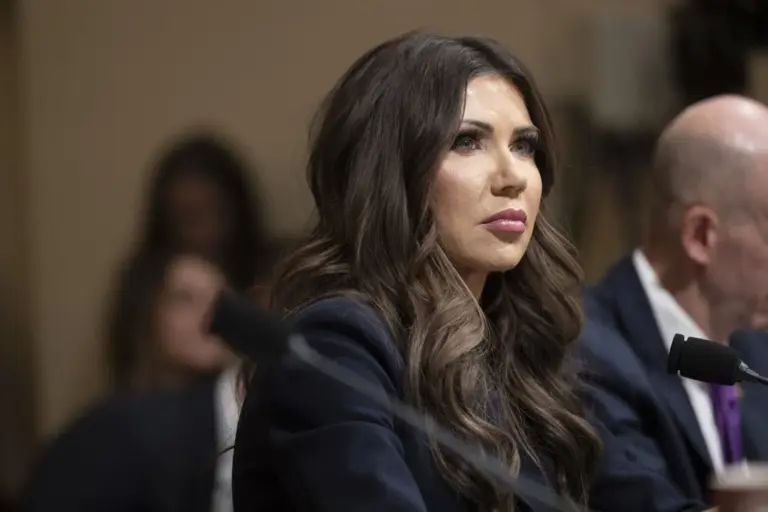 EEUU ofrece 3.000 dólares a quien se «autodeporte» antes de 2026