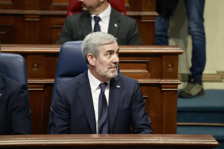 Clavijo destaca en el Día de la Constitución la «urgencia» de defender los valores democráticos para no perderlos