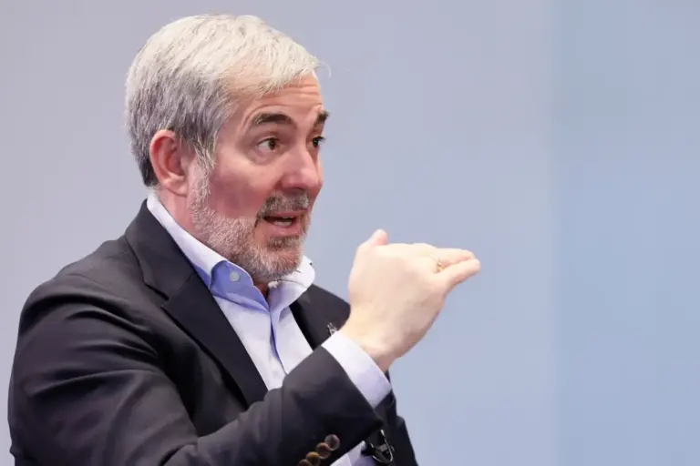 Clavijo lamenta que no se piense en la ciudadanía, sino en «resistir y atacar»