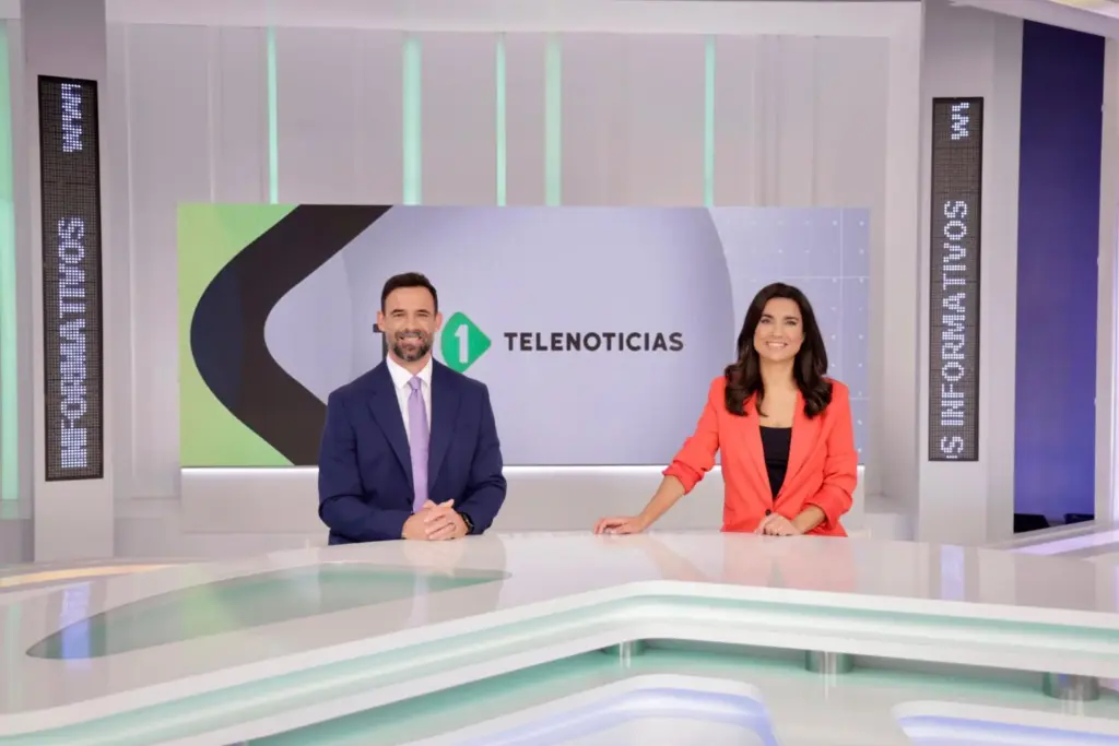 Fernando Timón y Fátima Plata presentan el Telenoticias 1 de Televisión Canaria / RTVC 