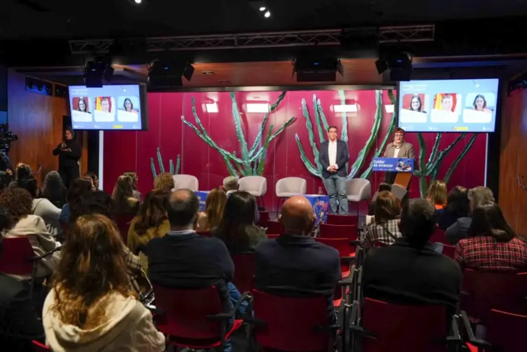 El «Foro de Cuidados 2025» inicia el debate sobre los nuevos modelos de atención personalizada