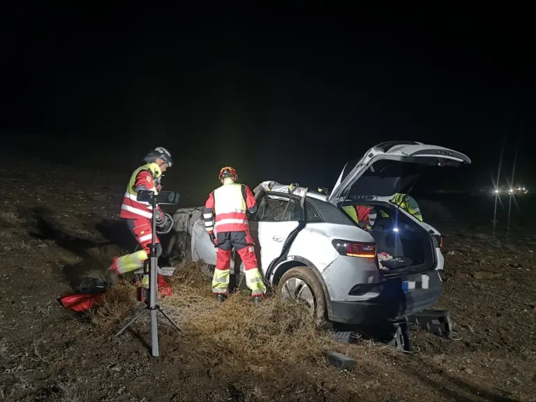 Herido un hombre de 50 años tras volcar con su turismo en Lanzarote