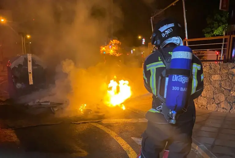 Incendio de contenedores en Arrecife tras varias falsas alarmas