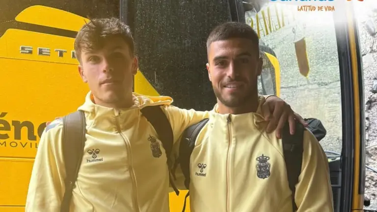 La UD Las Palmas pone rumbo a Tetuán con retraso para jugar ante el Ceuta