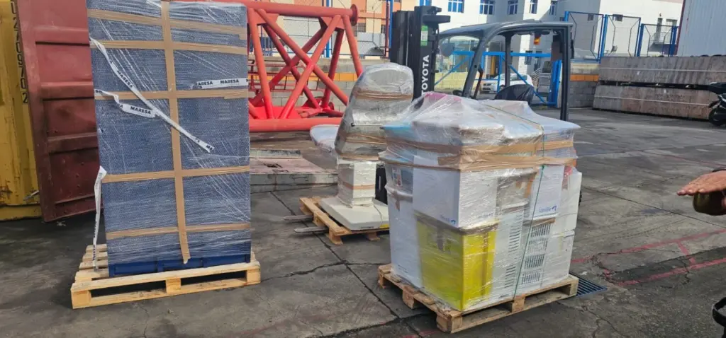 Canarias envía a Mauritania un contenedor con material sanitario, educativo y deportivo