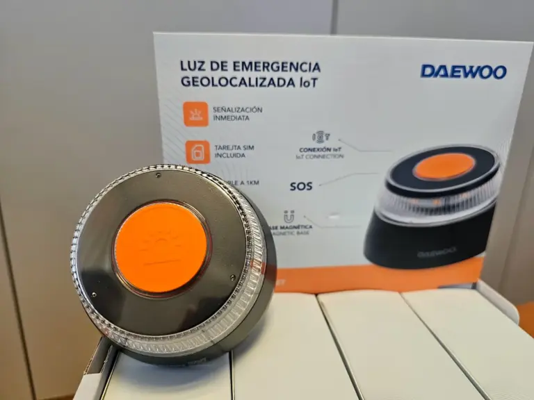 Telde equipa 200 vehículos oficiales con las nuevas balizas V16 para adaptarse a la normativa de 2026