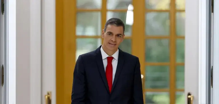 Sánchez se presenta cargado de energía para continuar frente a «mentiras y fango»
