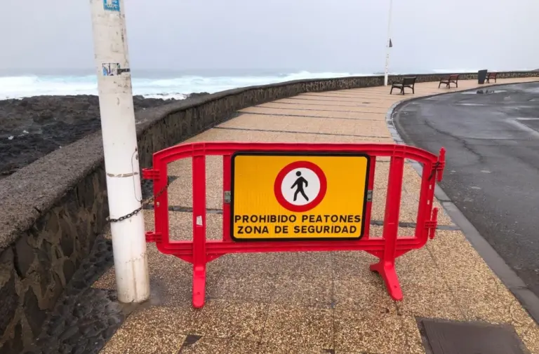 La borrasca Emilia llega a Canarias con lluvia, viento, oleaje y nieve