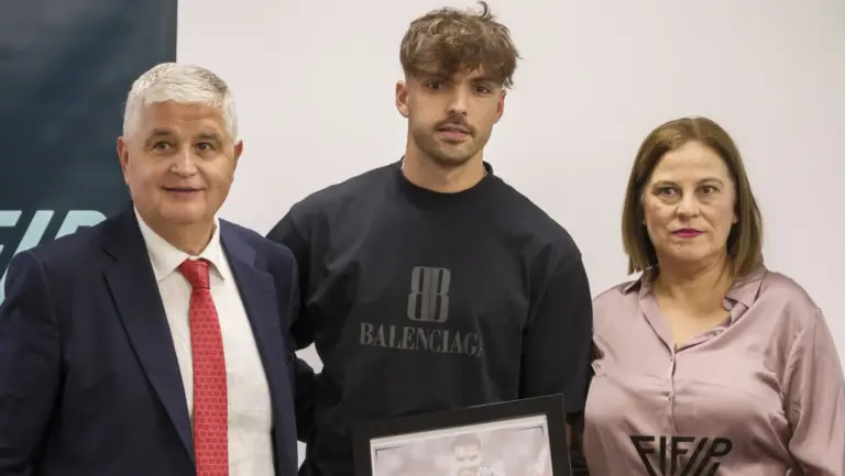 La Fundación de la Federación de Fútbol de Las Palmas reconoce la labor social de Raúl Asencio