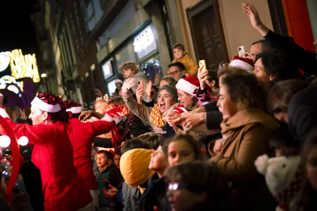 Público en la cabalgata de Papá Noel de La Laguna