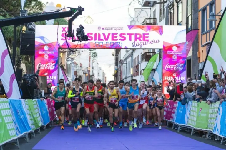 Aforo completo de corredores en la San Silvestre San Cristóbal de La Laguna 2025