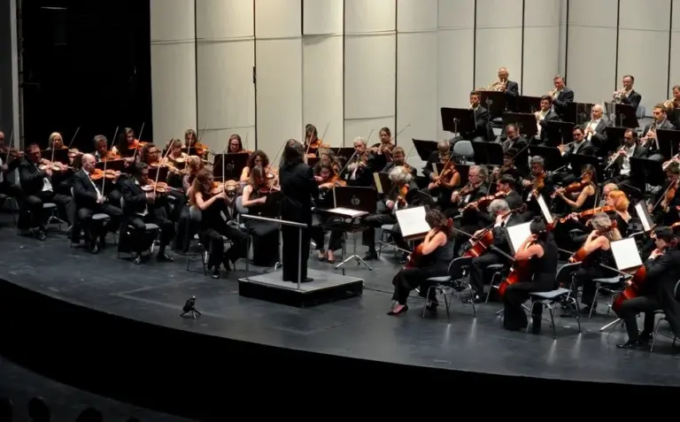 La Dársena de Los Llanos, acoge el tradicional concierto, de la Orquesta Sinfónica de Tenerife