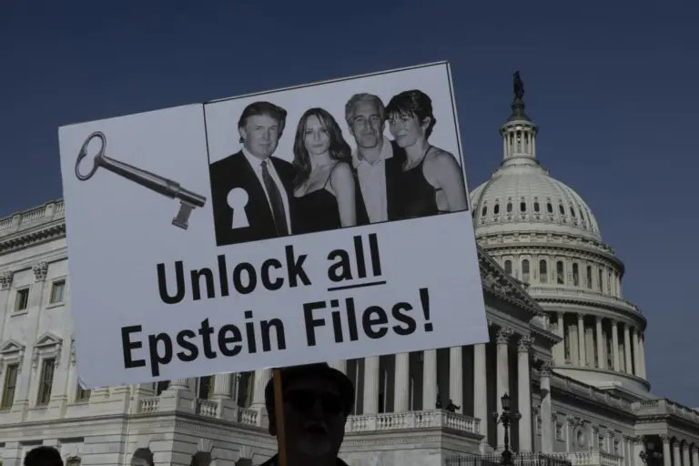 Denuncian el borrado de material sobre Trump de los archivos de Epstein