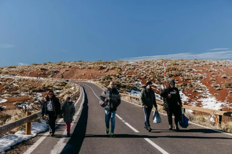 Unos 5.536 visitantes utilizan las guaguas lanzadera de acceso al Teide activadas tras la nevada