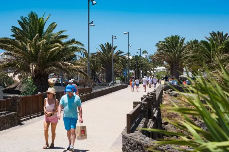 Canarias recibe un millón de turistas menos que Marruecos