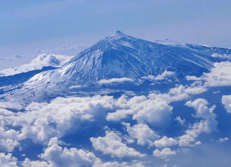 La borrasca Emilia pasa por Canarias sin dejar grandes incidencias pero sí nieve y agua