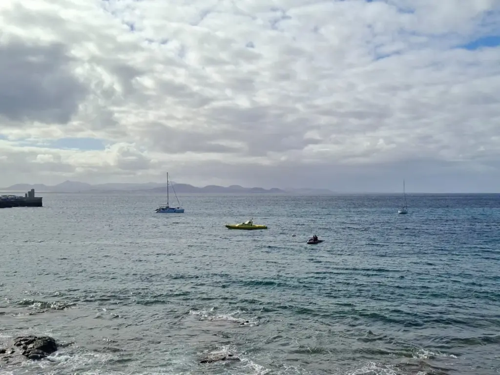 Un velero se hunde por razones desconocidas en Playa Blanca