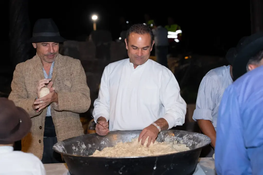 Veneguera revive la Navidad con su Belén Viviente