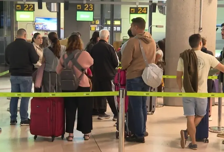 Crece el tráfico en los puertos y aeropuertos por el puente de la Constitución