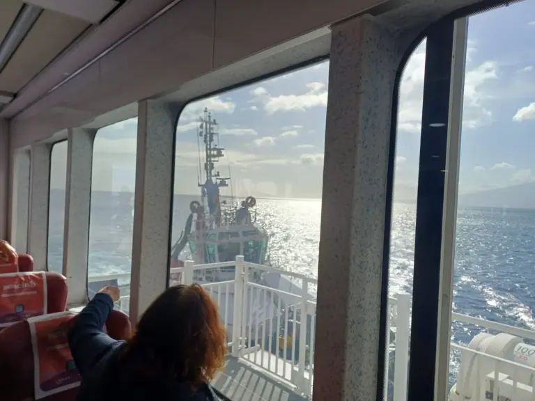 Después de siete horas atraca el barco de Naviera Armas procedente de La Gomera en Tenerife