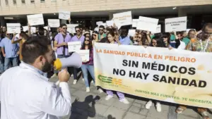Médicos canarios se unen a la huelga por un nuevo Estatuto. Imagen EFE