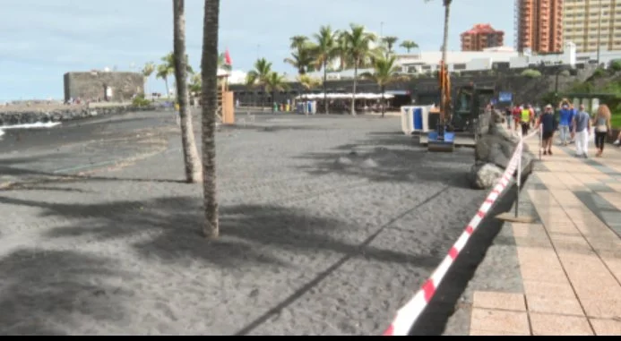 Playa Jardín continúa cerrada por las consecuencias de la borrasca Emilia