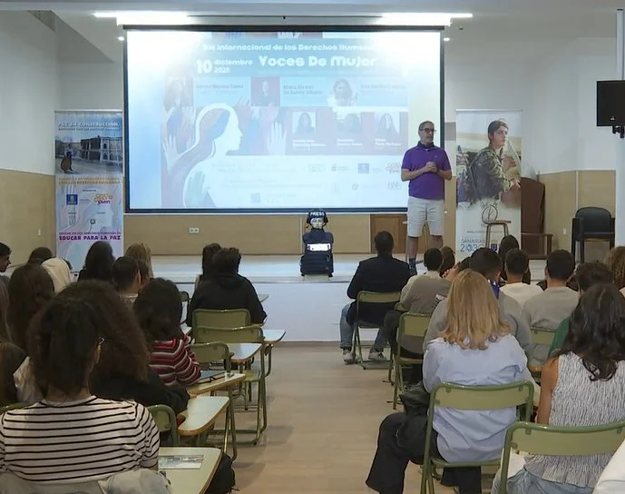 Los estudiantes de secundaria de Gran Canaria son testigos de la experiencia de diferentes periodistas por el Día Internacional de los Derechos Humanos 