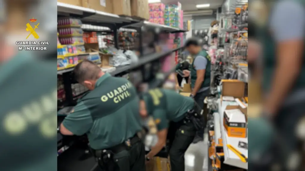 Intervenidos más de 44.000 juguetes falsificados en un bazar de Arona
