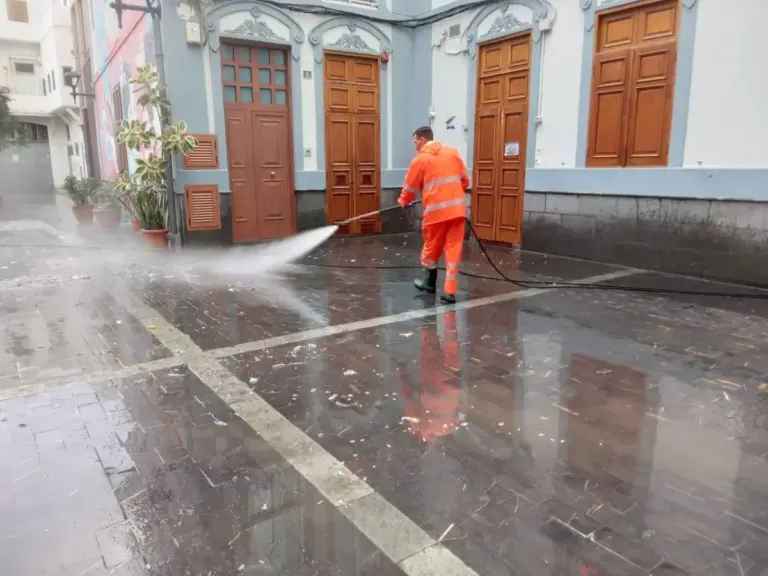 Retiran 1.200 kilos de residuos en Las Palmas de Gran Canaria tras la Nochebuena