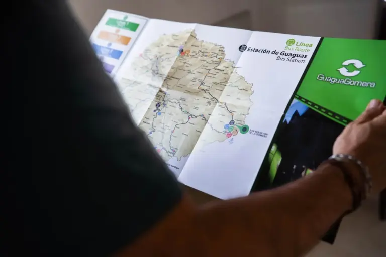 GuaguaGomera edita un folleto bilingüe que actualiza la información sobre todas sus rutas