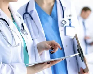 Sanidad inicia los trámites para reformar la jornada laboral de los médicos residentes