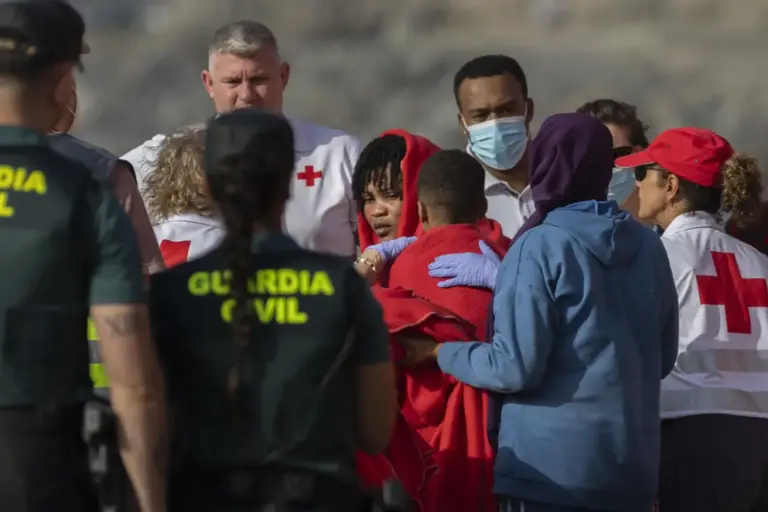 El Gobierno canario asegura que la situación de los menores migrantes en Canarias no se ha revertido