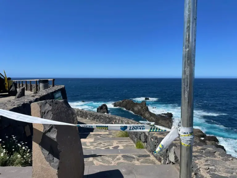 La calima y la prealerta por oleaje, protagonistas este domingo en Canarias