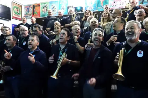 La murga NiFú-NiFá inaugura la visita del alcalde de Santa Cruz de Tenerife a los grupos del Carnaval