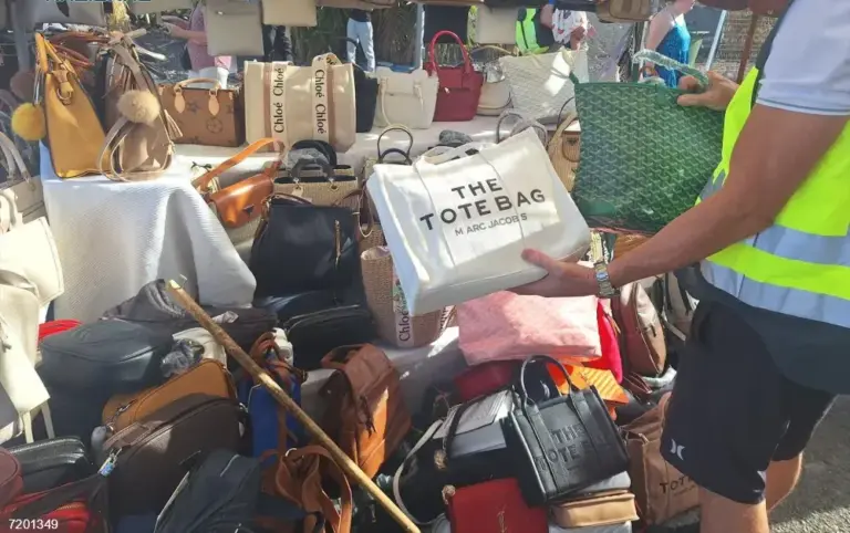 Diez detenidos en Tenerife por la venta de productos falsificados valorados en más de 1,2 millones de euros