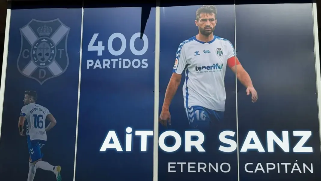 Detalle del CD Tenerife por los 400 partidos de Aitor Sanz