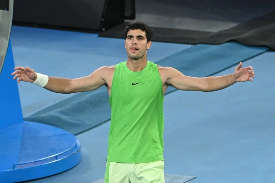 Carlos Alcaraz tras derrotar a Alexander Zverev en las semifinales de Australia. Imagen EFE