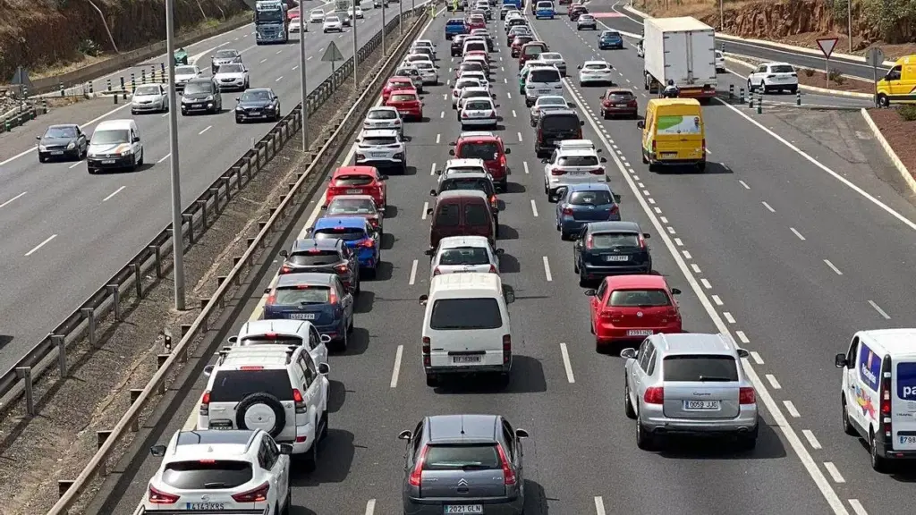 La colisión se produjo este viernes a la altura de la rotonda de Alcampo, sobre las 14.35 horas