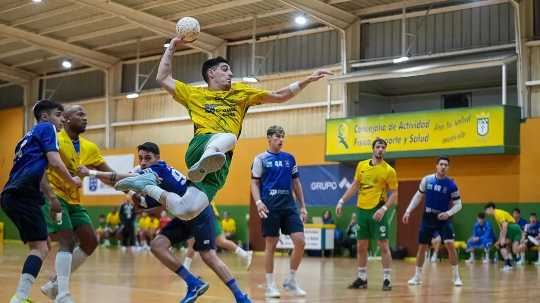 El Balonmano Gáldar comienza el año con una victoria ante el Bueu