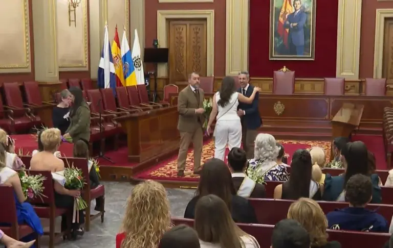 Santa Cruz recibe a las candidatas a reina y confirma que el Carnaval ya ha comenzado