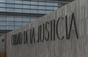 Detenido un hombre acusado de violar a una mujer mientras su pareja grababa los hechos