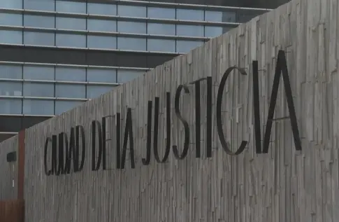 Detenido un hombre acusado de violar a una mujer mientras su pareja grababa los hechos